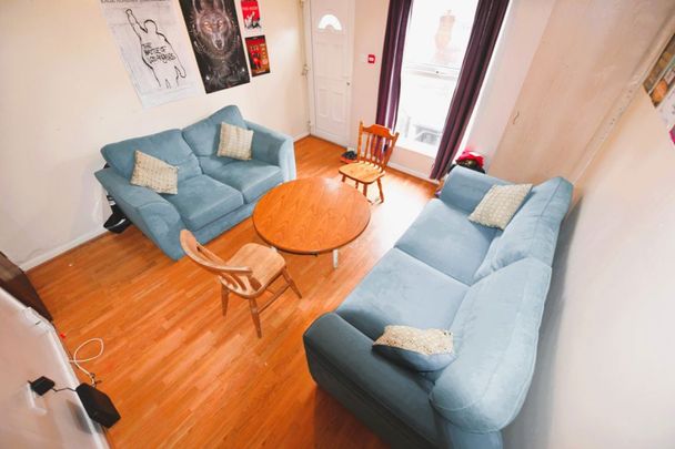 10 bedroom House in Beamsley Mnt & Ter, Leeds - Photo 1