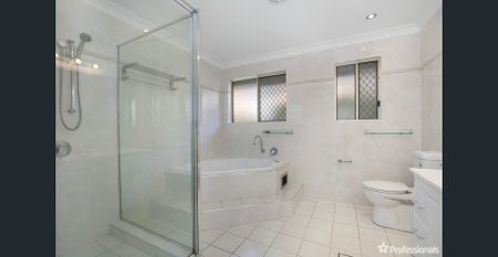 FULLY FURNISHED, LUXURY LIVING IN A PRIME LOCATION - Photo 5