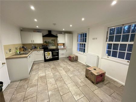 A well-presented four bedroom house, with a large garden in a rural location. - Photo 5