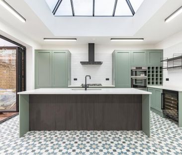 4 bedroom semi-detached house to rent - Photo 6