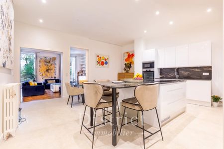 Appartement • Saint Philippe du Roule - Photo 4