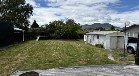 Spacious Family Home in a Quiet Cul-de-Sac - Photo 3