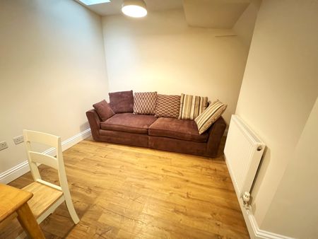 1 Bed Semi-Detached House, Endymion Road, N4 - Photo 3