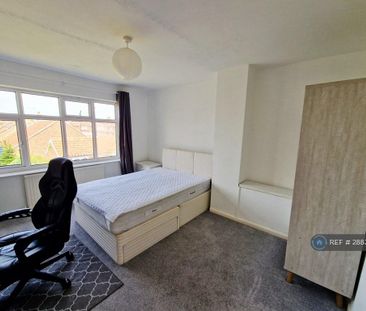 3 bedroom semi-detached house to rent - Photo 5