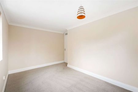 A bright and newly updated two double bedroom top floor apartment in an excellent location - Photo 3