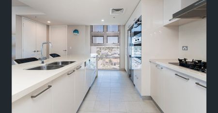 Stunning Furnished Penthouse Apartment - Photo 5