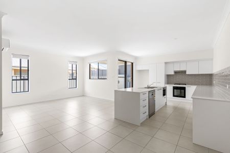 Modern Family Home - Photo 5