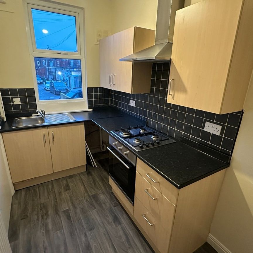 2 Bed Terraced House, Woodlea Mount, LS11 - Photo 1