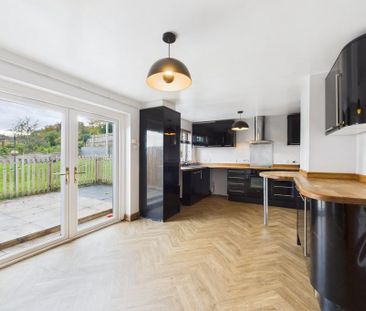 3 bedroom semi-detached house to rent - Photo 4