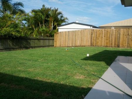 MODERN FAMILY LIVING in DOOLANDELLA - Photo 4