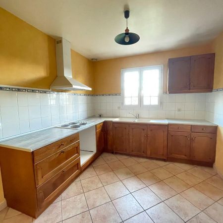 Maison à Louer à Eu (76260) Un pavillon comprenant : - Au rez-de-chaussée : entrée, séj... - Photo 3