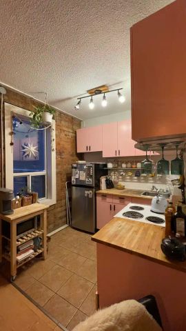 Gladstone Suites — 203 - Photo 2