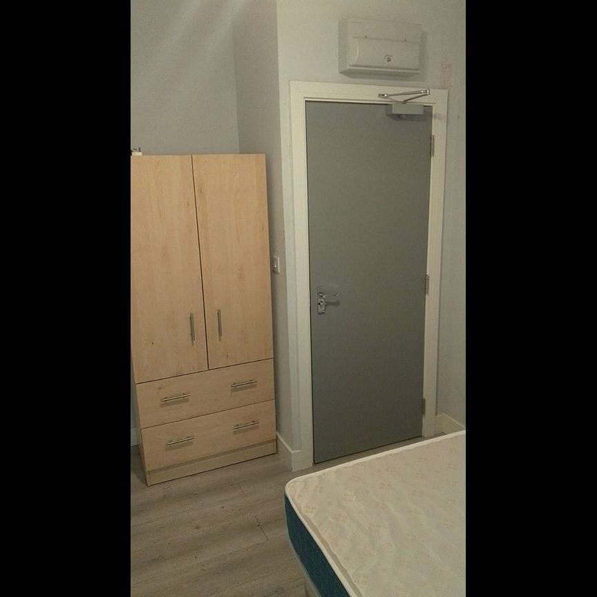 Studio Flat, St. Julians Farm Road, SE27 - Photo 1