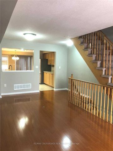 Condo Townhouse For Lease | N8040018 - Photo 3