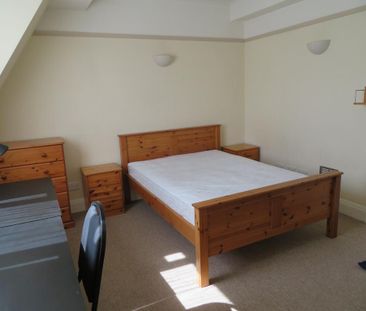 4 bedroom terraced house to rent - Photo 3