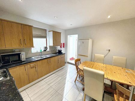 1 bedroom in a house share to rent - Photo 4