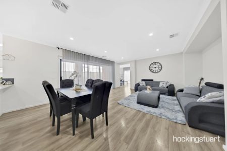 SPACIOUS FAMILY HOME IN KINBROOK ESTATE OF DONNYBROOK - Photo 2