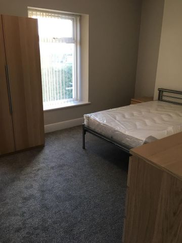 5 bedroom house to rent - Photo 2