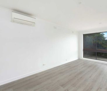 Spacious Two Bedroom Unit! - Photo 2