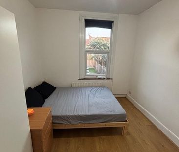 Room in a Shared House, Church Road, E10 - Photo 6
