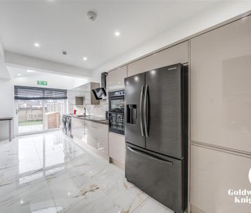 1 bedroom in a house share to rent - Photo 2