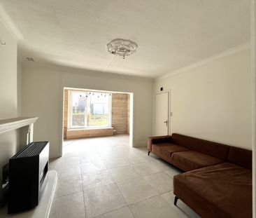 Landelijk gelegen woning met tuin en 3 garages - Photo 1