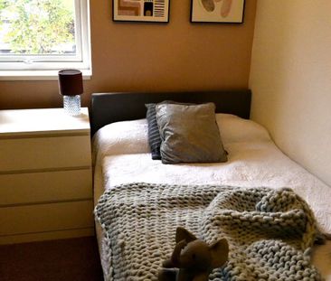 Incredible Location- converted pub near the canal! 65WATE - Room 3 - Photo 6