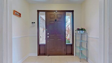 For Lease - 95 Lensmith Drive Unit# Main and upper floor, Aurora, Ontario - Photo 2