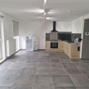 Appartement te huur in Péruwelz voor € 700 met 2 slaapkamers - Foto 2