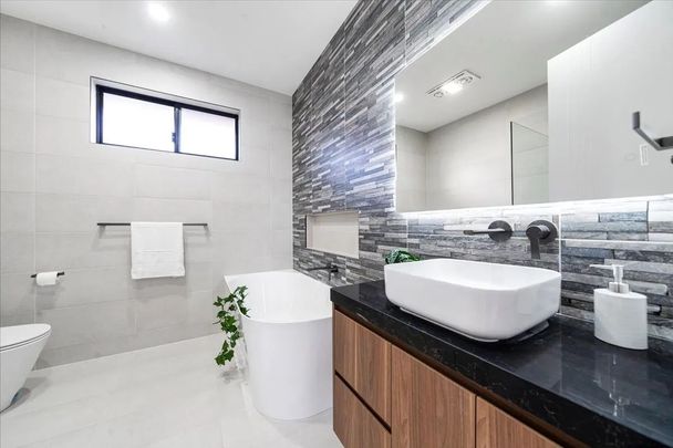 Immaculate Five-Bedroom Double-Storey Masterpiece - Photo 1