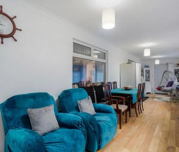 6 bedroom detached house to rent - Photo 5