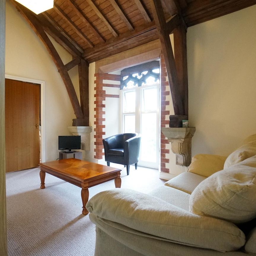Flat, 14 Tabernacle Chapel Garth Road - Photo 1