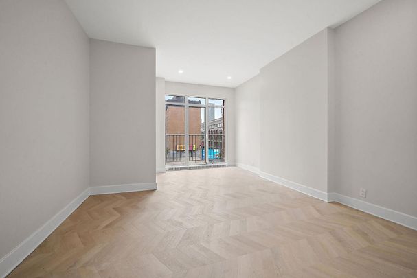 Luxury Spacious Apartment in Golden Square Mile - Photo 1
