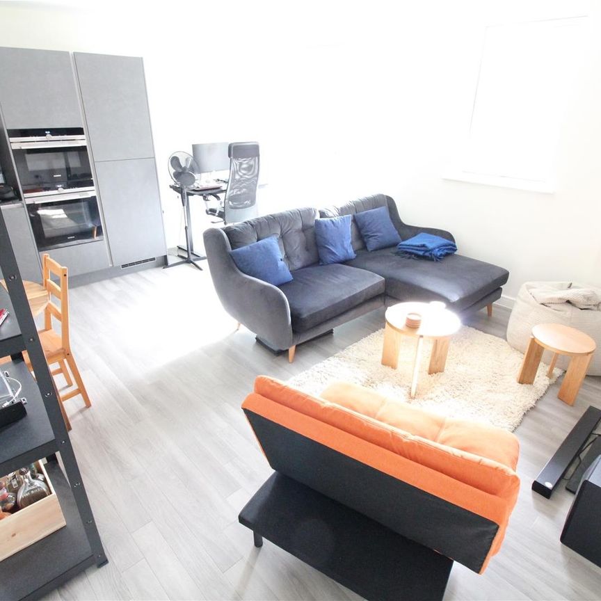 Avenue Road, London - Photo 1