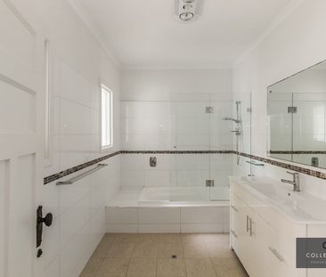 A bright and light spacious family home - Photo 3