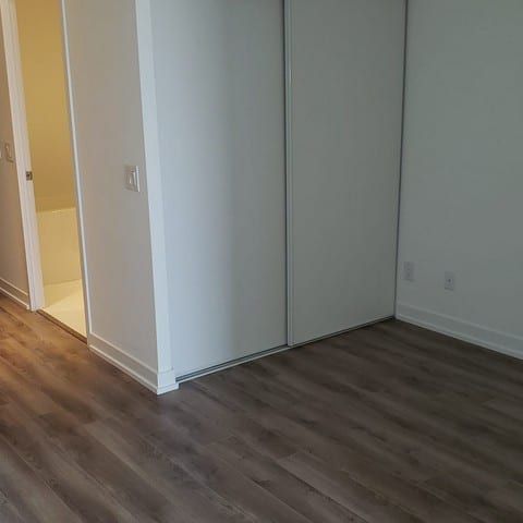 Bachelor condo Toronto - Photo 1