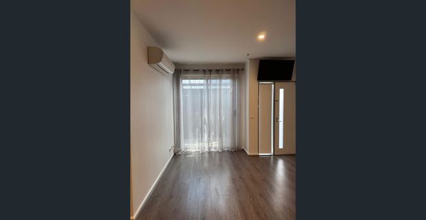 Newly renovated stunner !!! - Photo 1