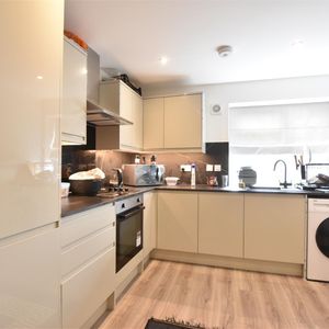 Cobham Road, Fetcham, Leatherhead - Photo 2