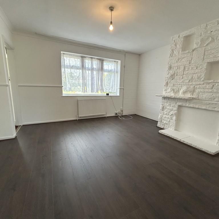 3 bedroom end of terrace house to rent - Photo 1