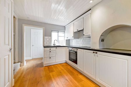 Charming two bedroom property located in the heart of Henley-on-Thames - Photo 5