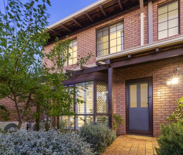 BEAUTIFUL TOWNHOUSE - Photo 1