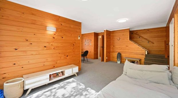 Hamilton East Retreat - Photo 1