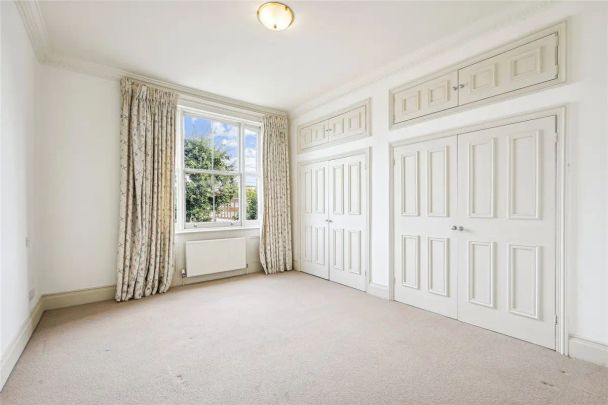 3 bedroom flat in South Kensington - Photo 1