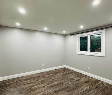 38 JAY Court Unit# UPPER, Kitchener, Ontario, N2E1P8 - Photo 2