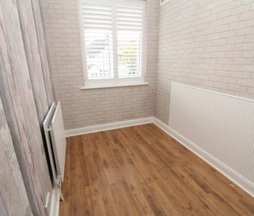 3 bedroom end of terrace house to rent - Photo 1