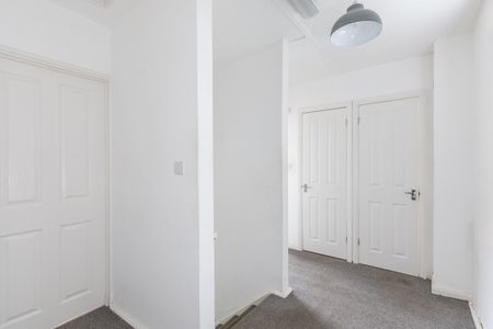 6 Bed Semi-Detached House, Elm Grove, BN2 - Photo 5