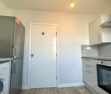 1 bedroom in a flat share to rent - Photo 6