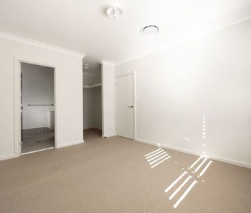 QUALITY BUILT, SPACIOUS HOME - Photo 2