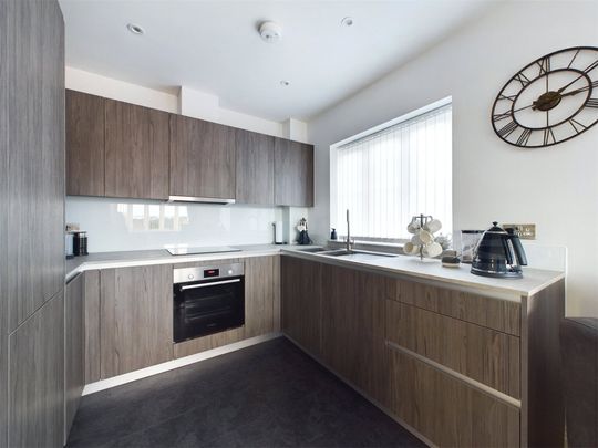 2 bedroom Flat in Rosebay Crescent, Warfield - Photo 1