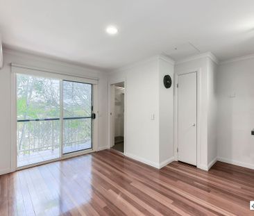 Modern, Stylish Tri Level Townhouse in the heart of Paddington! - Photo 3